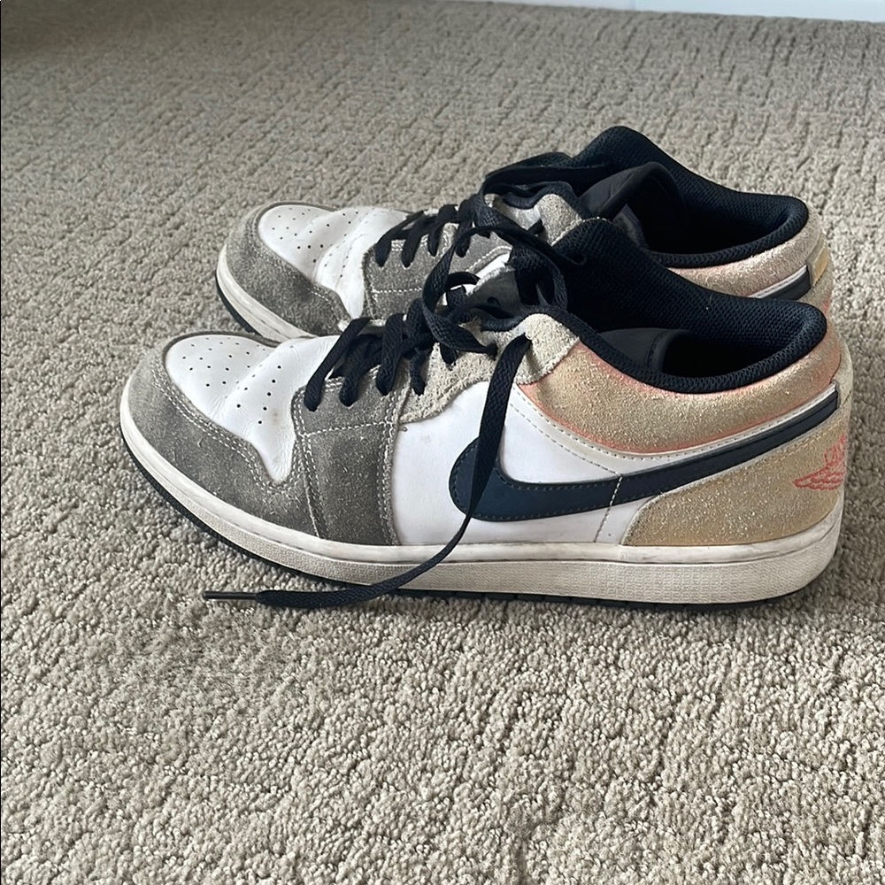 Jordan 1 Low SE Flight Club